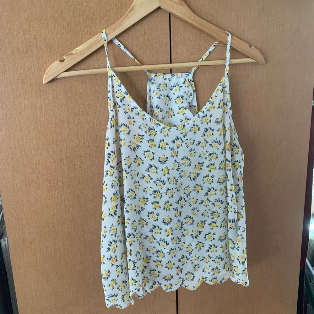 00s Daisies Open Back Flowy Tank, size M